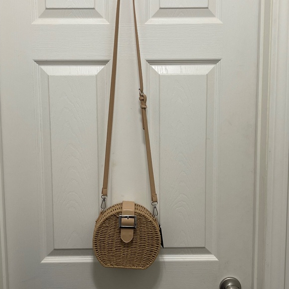 Forever 21 Straw Woven CrossBody Bag *New With Tags* - Picture 1 of 5